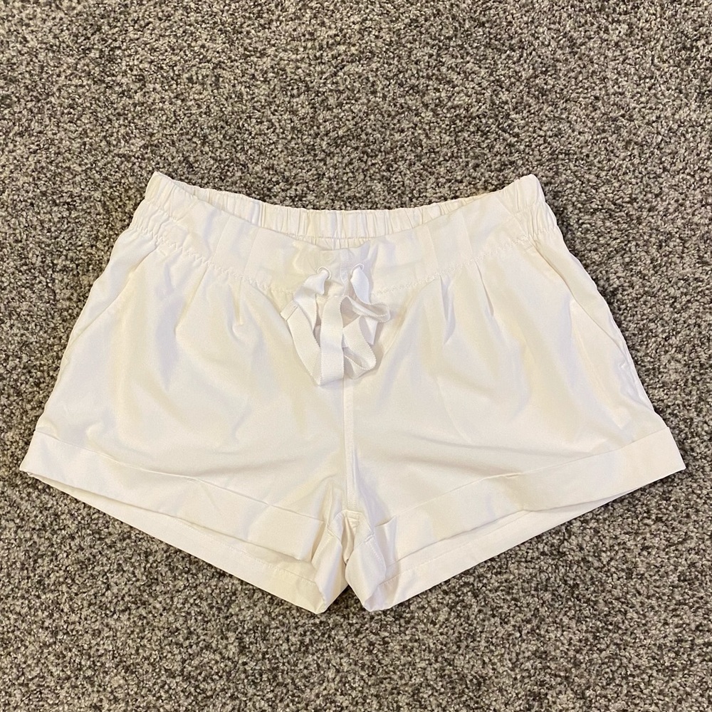 Lululemon spring break away shorts white Sz 10